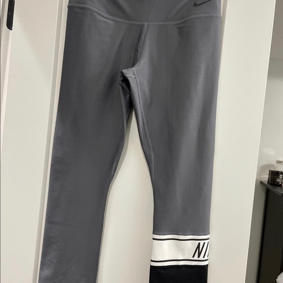 Small RARE Nike Power Mid-Rise Training Crop Legging - Picture 2 of 3